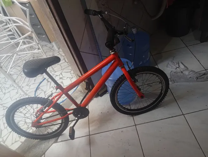 bike perfeito estado funcionando tudo .pneus perfeito freios perfeitos.