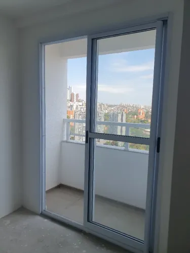 Porta 2,40x1,60 e Janela 1,10x1,00 de aluminio branco