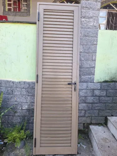 PORTA DE ALUMÍNIO, ALTA QUALIDADE!!