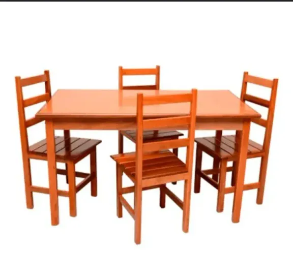Mesa c/ 4 cadeiras - Madeira