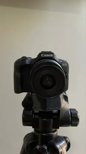 Canon EOS R100 + Lente RF-S 18-45 mm + Kit Completo