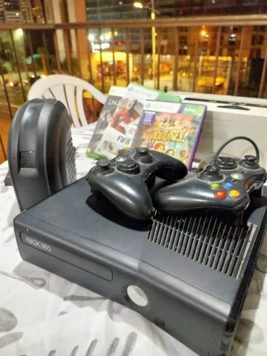 Xbox 360 Arcade travado original - acompanha Kinect e estabilizador