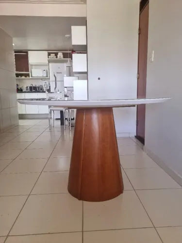 Conjunto de mesa de jantar com 4 cadeiras - 1.20m de diâmetro