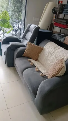 Sofá e poltrona top pra vc descansar e relaxar com conforto ctt *