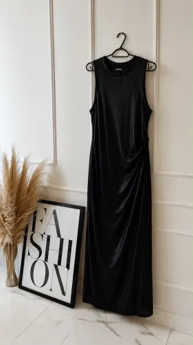 Vestido preto mídi