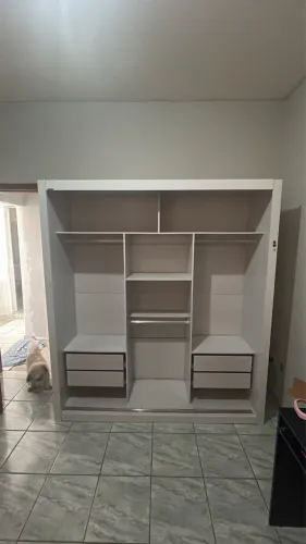 Guarda-Roupa Casal com Espelhos - Excelente Estado