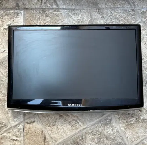 Kit TV/Monitor Samsung 20" + Conversor Digital Aquário - Funcionando Perfeitamente