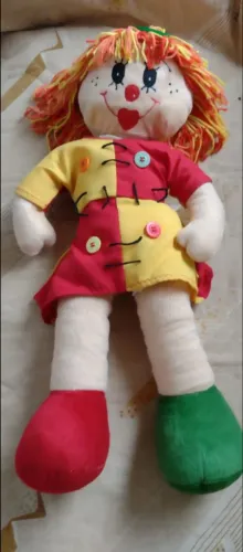 BONECA EMÍLIA DE PANO
