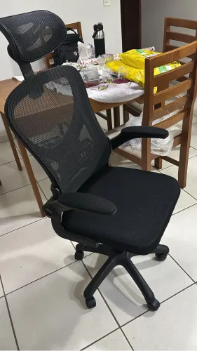 Cadeira de escritório com encosto de cabeça