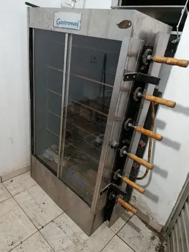 Máquina de assar frango 