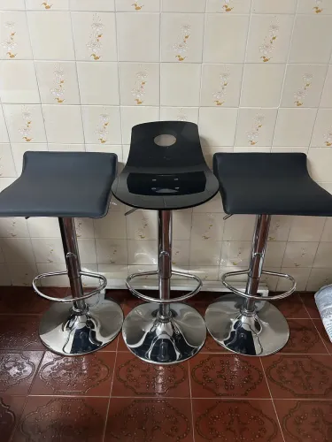 3 Banquetas altas para balcão - preta