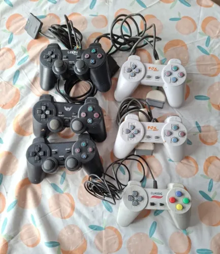 Lote controles de video game para retirar peças ou testar.