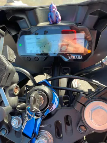YAMAHA R15