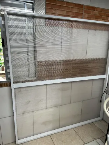 Toldo em alumínio e policarbonato 