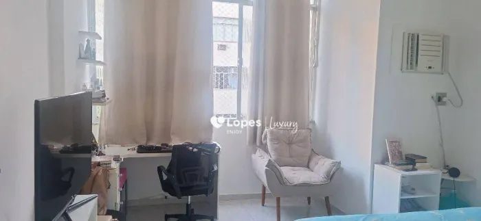 Bairro de Fátima vende 1 quarto, 1 banheiro, no valor R$236.000,00/ Rio de Janeiro