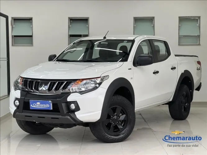 Mitsubishi L200 Tri. Outdo. GLS 2.4 CD 4X4 Die. AUT 2024