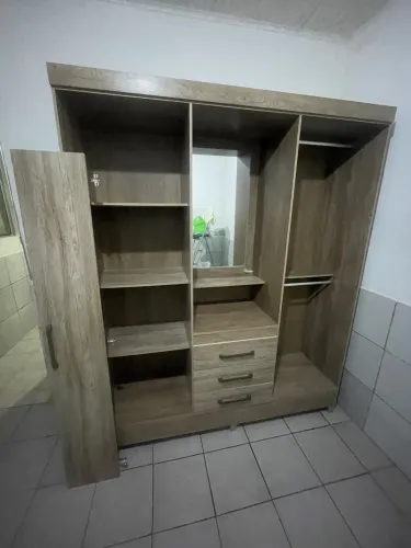 GUARDA-ROUPA