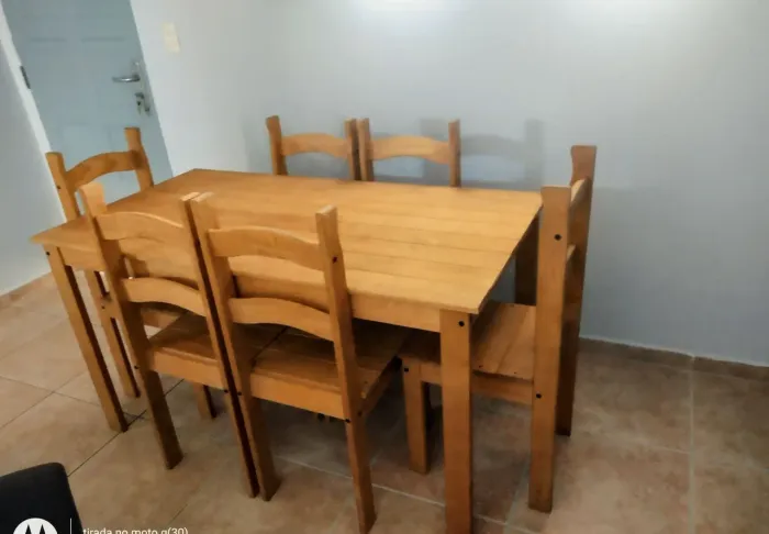Mesa com 6 cadeiras