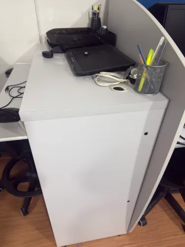 Mesa alta e cadeira caixa alta