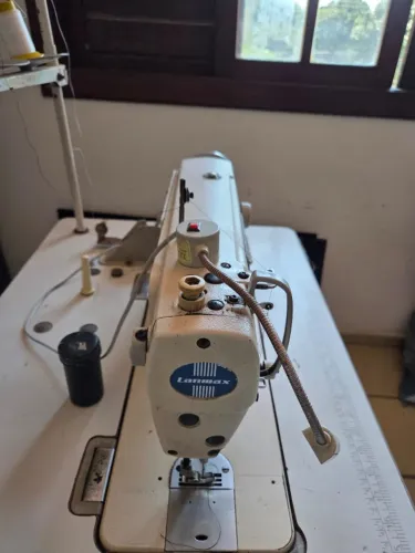 Máquina de costura