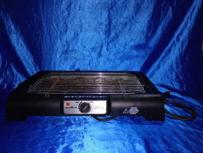 Churrasqueira Elétrica Britânia Gourmet.