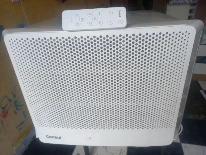 Ar condicionado consul 10mil com controle com um ano e meio de uso gelando muito