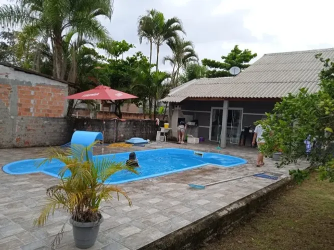 Casa com piscina em santa terezinha 1 quadra do mar disponivel ano novo