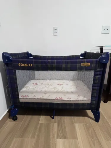 Berço de camping / chiqueirinho com colchão sob medida