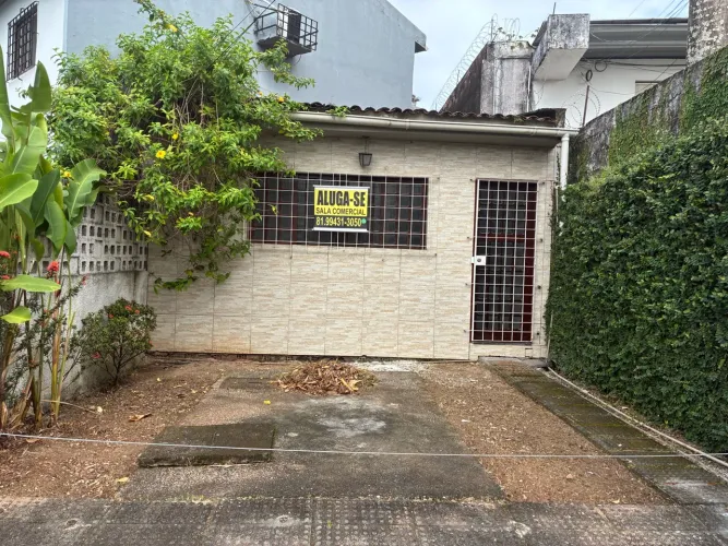 Aluga-se sala comercial.