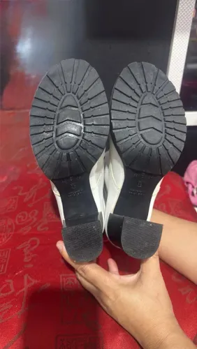 Bota branca sapatinho de luxo