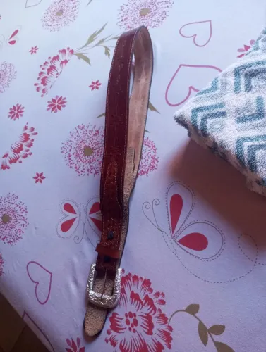 Vende um cinto semi novo, está em ótima qualidade