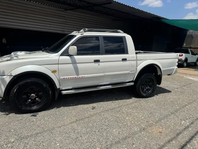 Mitsubishi L200 Sport HPE 2.5 4X4 CD DTI Dies. Mec. 2004
