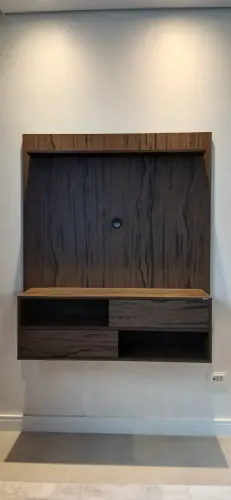 Painel de TV com Bancada Suspensa