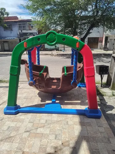Vendo gangorra barca viking marron