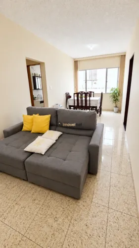 Excelente apartamento super conservado, com 57 m² - 1º andar sob pilotis.