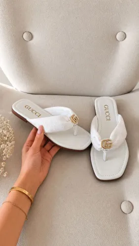 Rasteirinha Gucci disponível essas duas cores do 34 ao 39