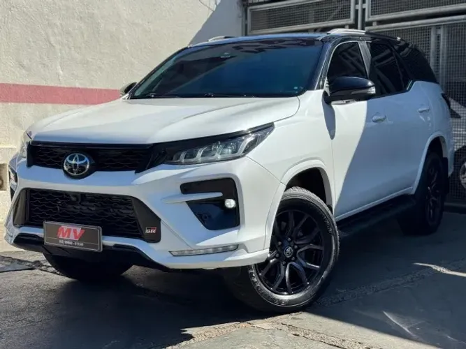 Toyota Hilux SW4 GRS 2.8 TB 4X4 Diesel Aut. 2024