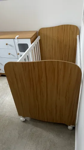 Quarto de Bebê Completo Berço Americano Uli Guarda Roupa Uli 2 Portas Cômoda Uli 100% MDF