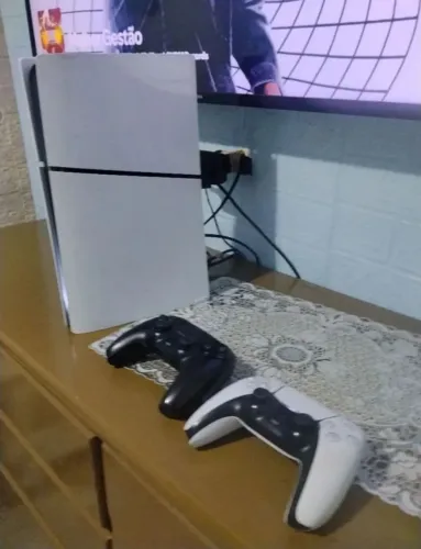 Playstation 5, com 2 controles, pagamento somente dinheiro ou pix. Sem nenhum defeito