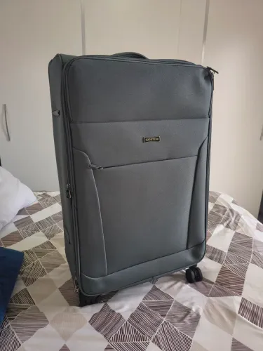 Vende-se mala de viagem. Grande 