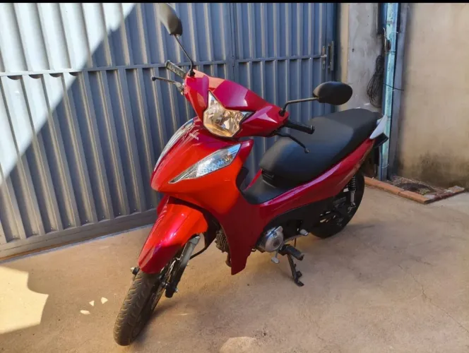 ? VENDO HONDA BIZ 125 ? ANO 2025, VERMELHA, SEMINOVA, APENAS 2 MIL KM RODADOS! ?