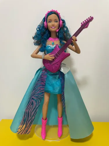 Barbie Erika - filme Barbie Rock N Royals