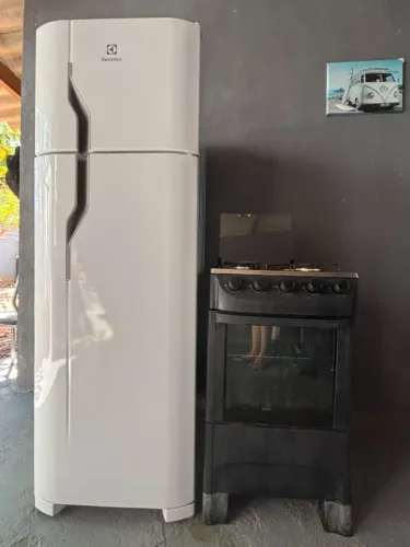 Geladeira Duplex Electrolux (8 meses de uso) + Fogão 4 bocas.