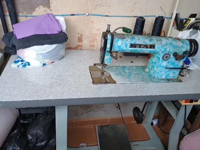 Máquina de costura reta industrial