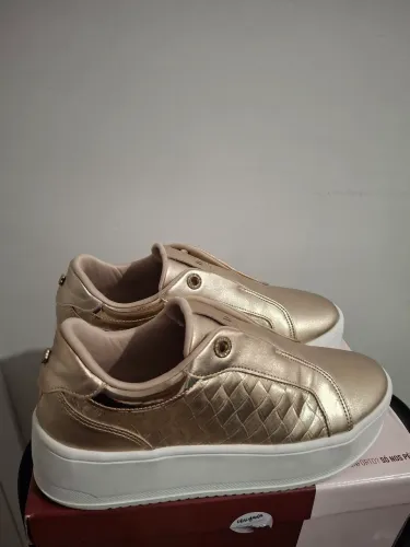 Tênis feminino