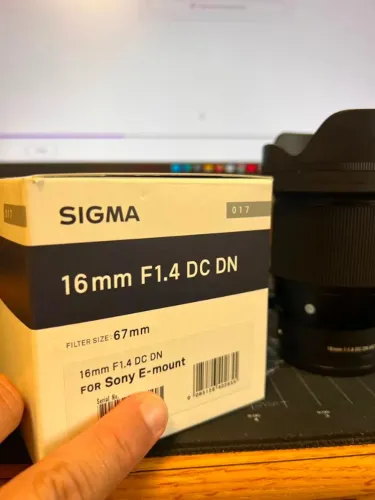 Lente SIGMA 16mm 1:1.4 DC DN E-mount