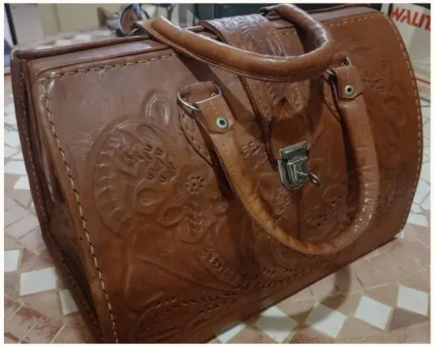 Bolsa de Mão de Couro Marrom Vintage Com Relevo. Argentina