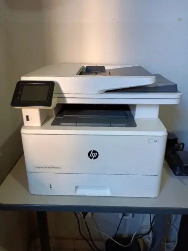 Impressora multifuncional HP LaserJet MFP M426dw monocromática