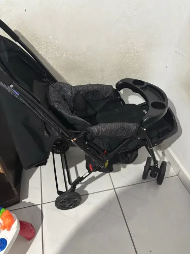 Vende se carrinho de bebê