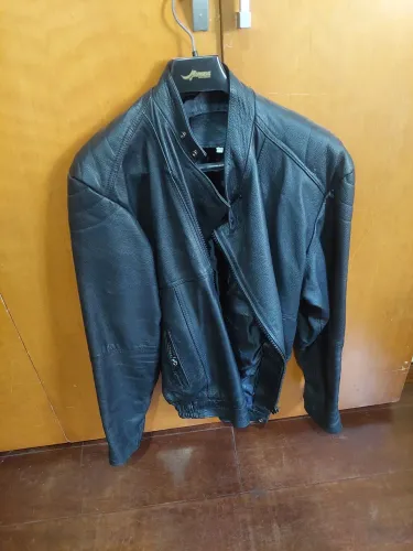 Vendo jaqueta de couro legítimo em perfeito estado tamanho xxg